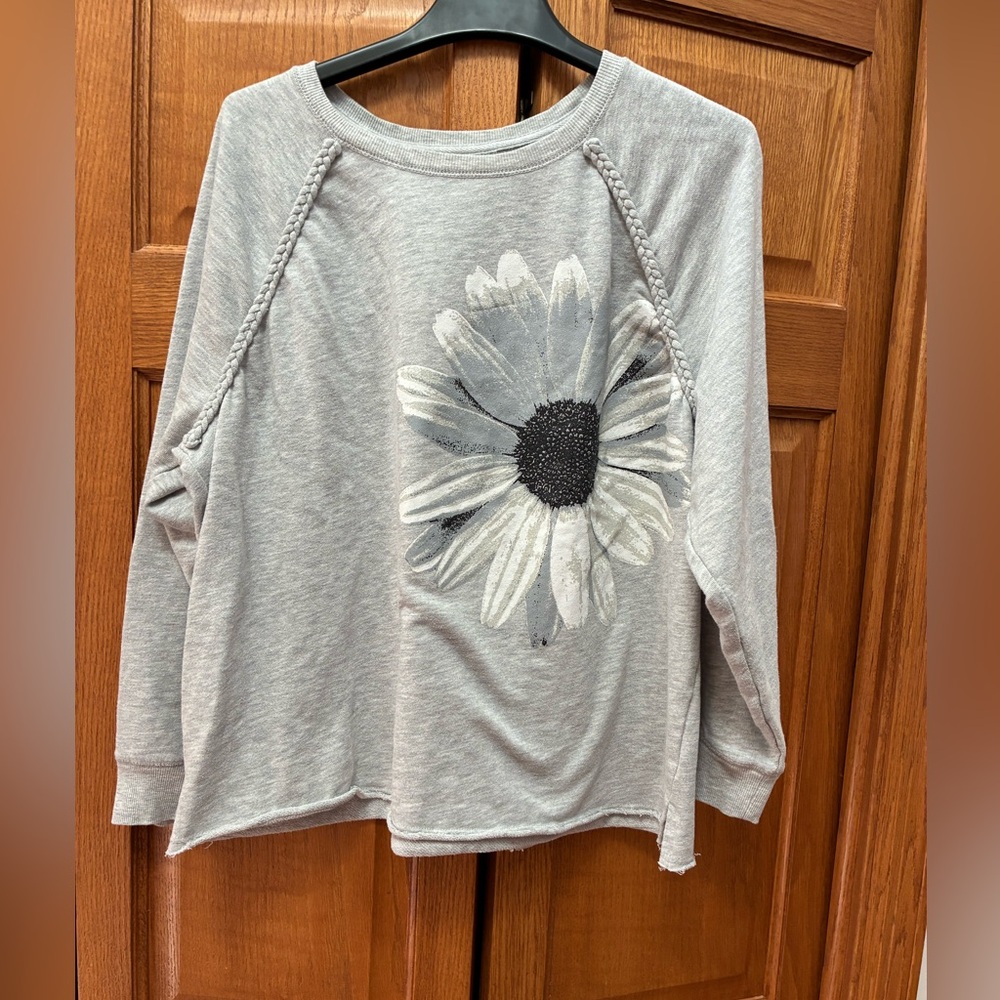 Maurices Gray Pullover Sweatshirt with Daisy Graphic